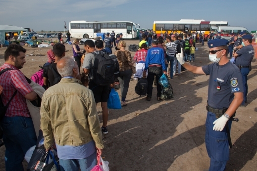 هنغاريا تغلق حدودها بوجه المهاجرين 